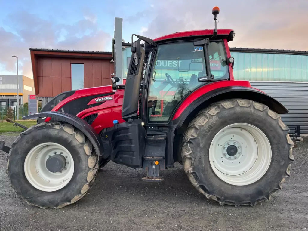 E-FARM: Valtra T144 - Traktor - id R3TNTRF - 85 500 € - Rok produkcji: 2019 - Motogodziny: 3 150,Moc silnika: 145,Francja
