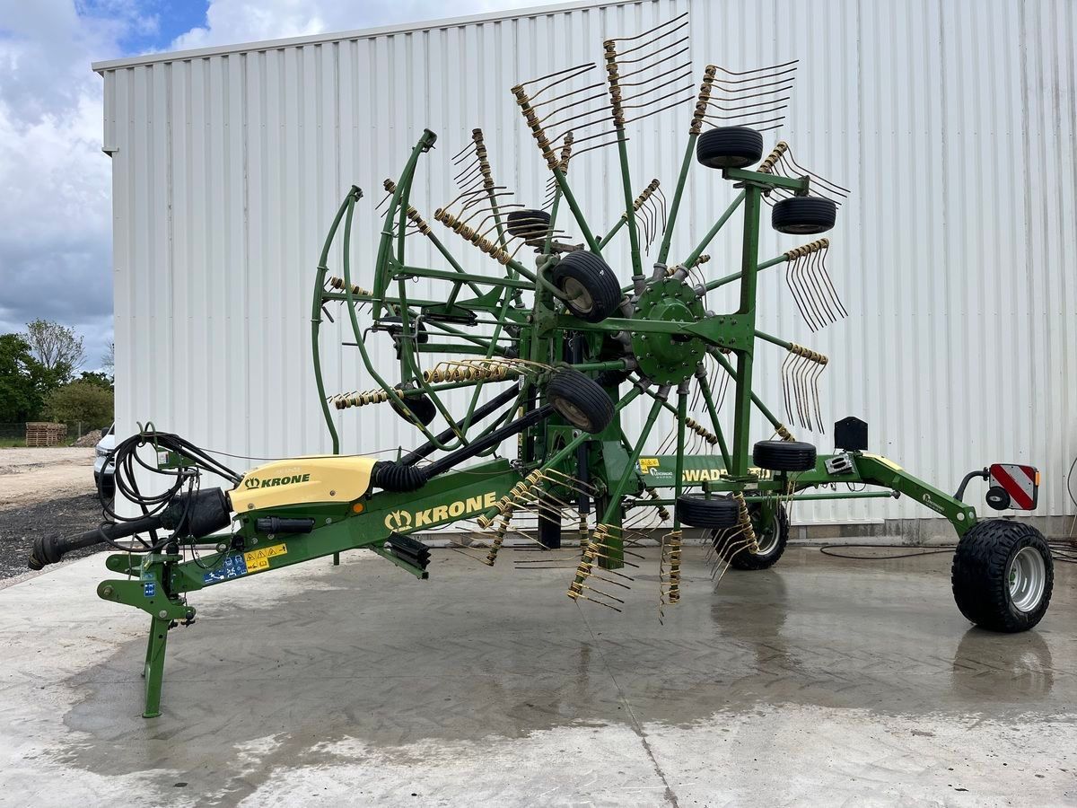 E-FARM: Krone Swadro TC 880 - Karuzelowy przetrząsacz do siana - id UEWWE6U - 16 200 € - Rok produkcji: 2020 - Francja