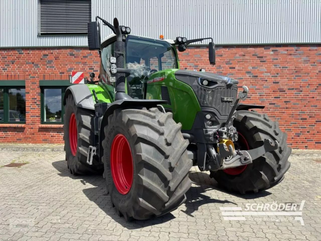 E-FARM: Fendt 728 Vario ProfiPlus - Traktor - id VYZNHEH - 223.885 € - Baujahr: 2024 - Abgelesene Motorstunden: 1.796,Motorleistung (PS): 303,Deutschland