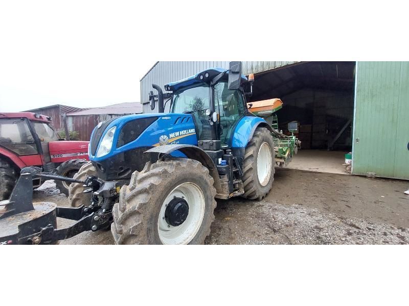 E-FARM: New Holland T7.210 - Tractor - id 38BFUFR - 115.000 EUR - Anul: 2023 - Citeste ore: 246,Muterea motorului: 180,Franța