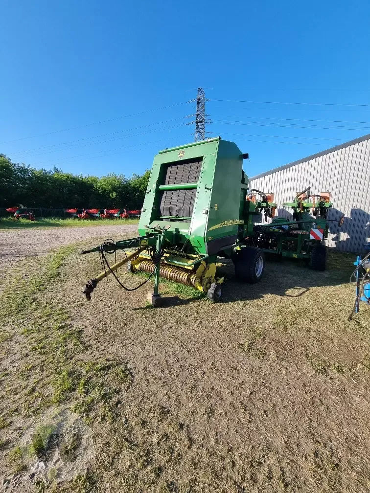 E-FARM: John Deere 592 - Presă de balotat - id XQSZKCV - 9.999 EUR - Anul: 2003 - Germania