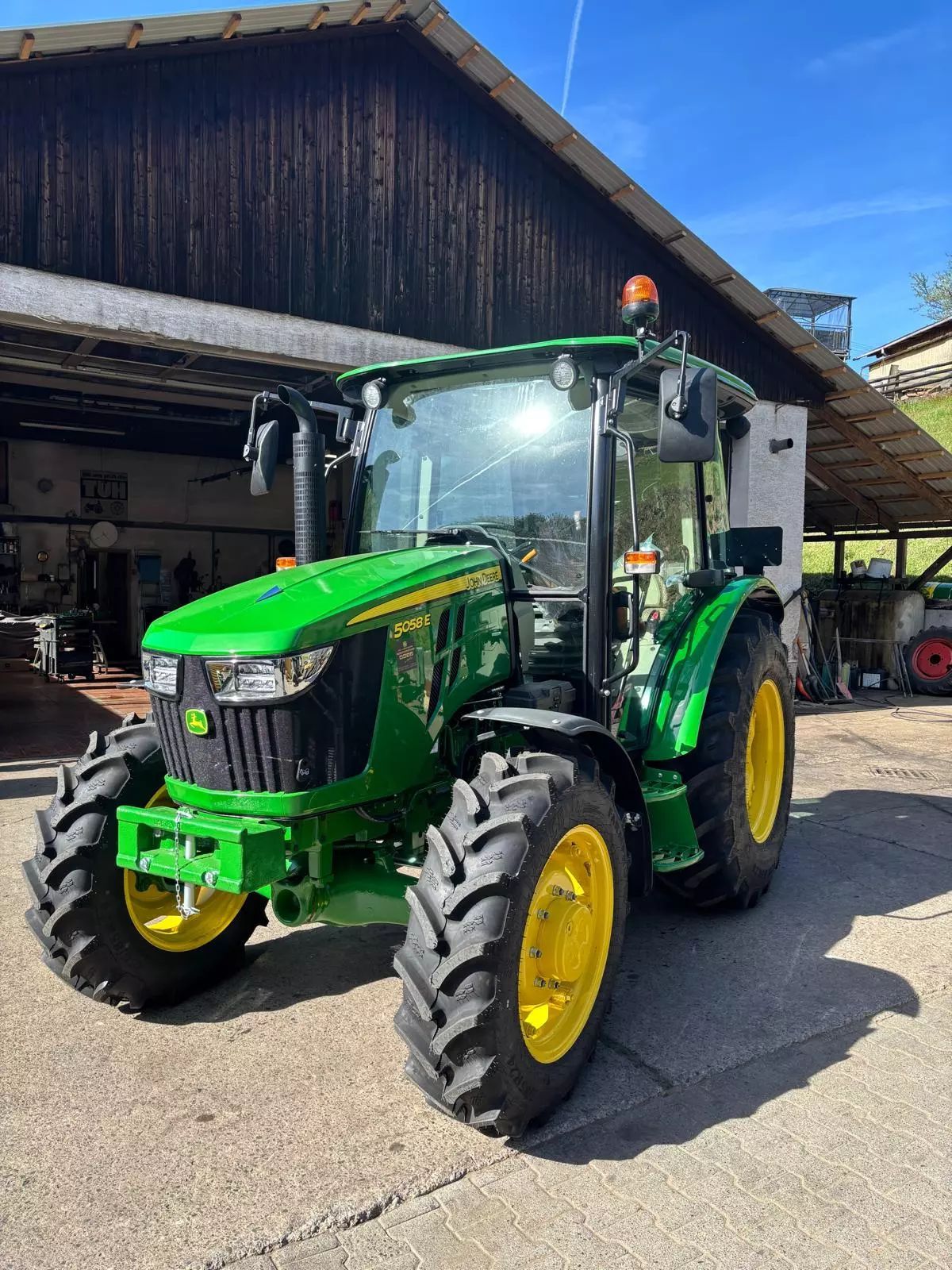 John Deere 5058 E Traktor 38 500 €