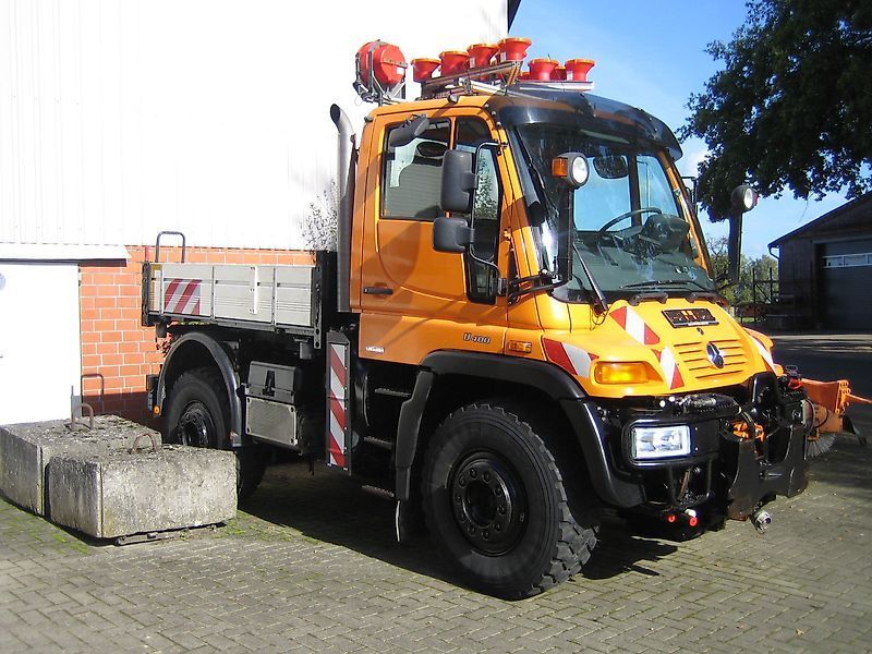E-FARM: Mercedes-Benz u 400 bluetec 5, 175kw/238ps, hydrostat und wechsellenkung, getriebe u. kupplung neu - Traktor - id UKVS7CA - 42.000 € - Baujahr: 2009 - Deutschland