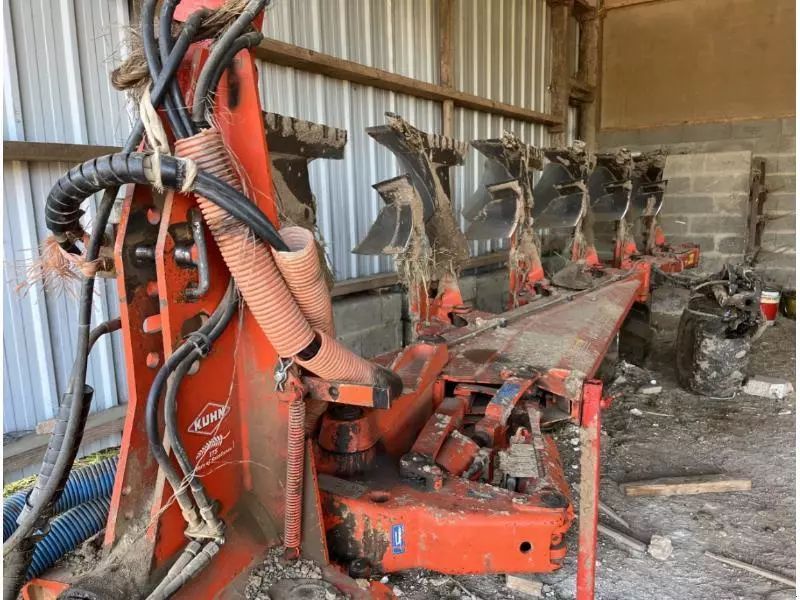 E-FARM: Kuhn vari master 151 - Plough - id YXGVF1C - €12,000 - Year of construction: 2004 - France