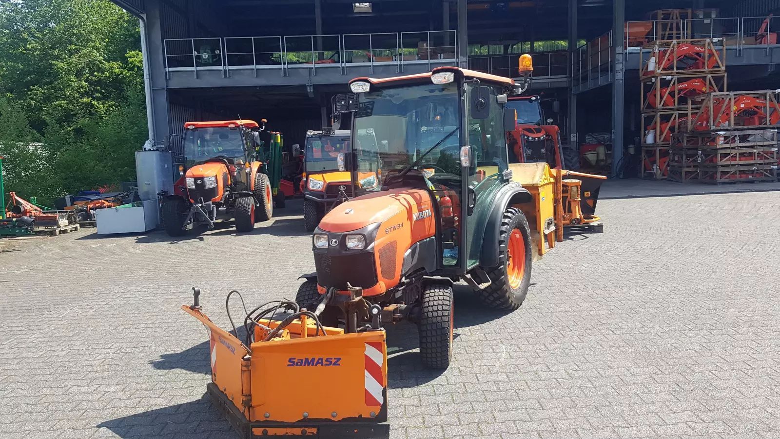 E-FARM: Kubota stw 34 winterdienst - Tracteur - id JKMD62J - Année: 2016 - Lecture du nombre d'heure: 260,Puissance du moteur (chevaux): 34,Allemagne