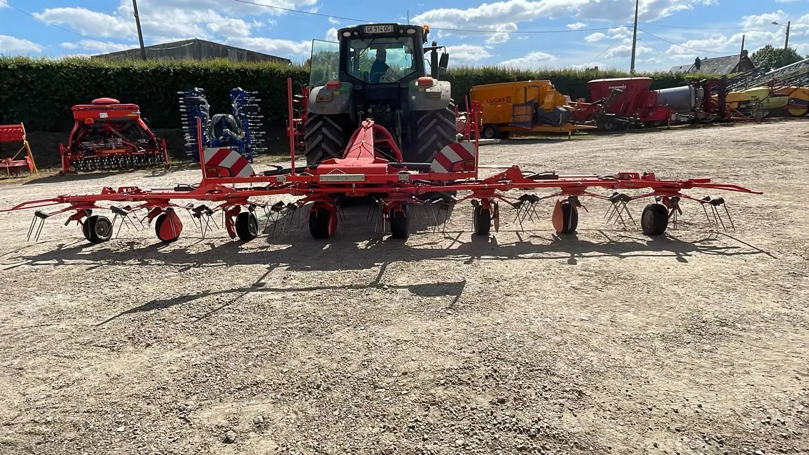 E-FARM: Kuhn GF 8712 - Tedder - id KNZCT89 - €11,500 - Year of construction: 2019 - France
