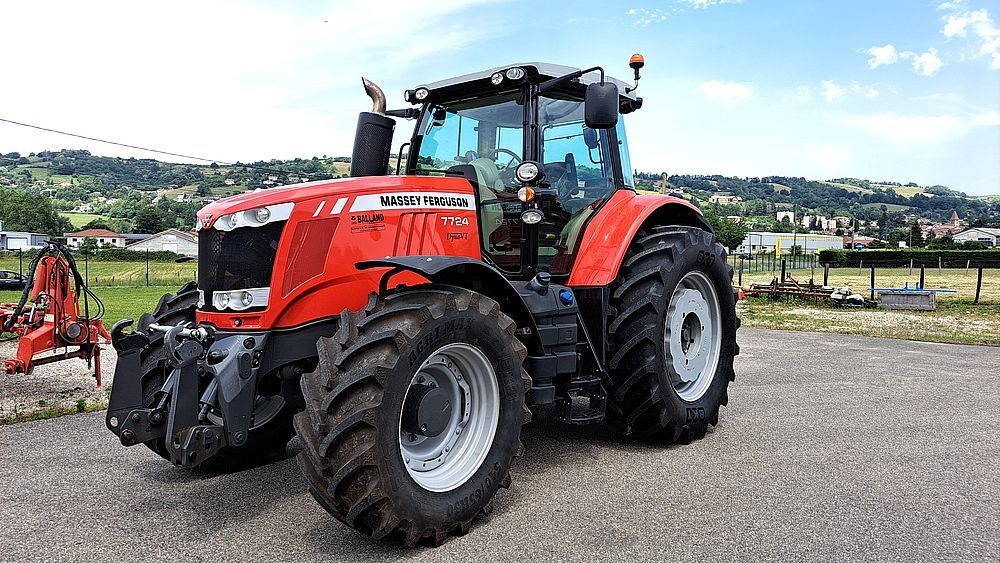 Massey Ferguson 7724 tractor 118 000 €