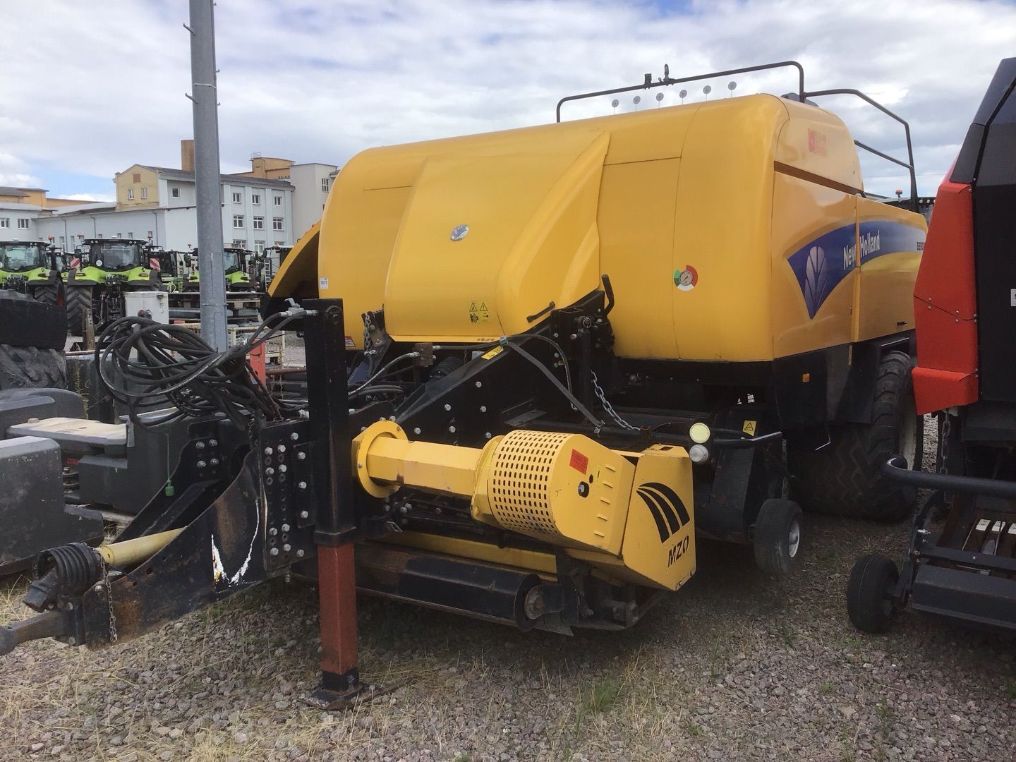 E-FARM: New Holland BB 9080 R - Baler - id WMDFAQG - €56,500 - Year of construction: 2012 - Total number of bales produced: 18,926,Germany