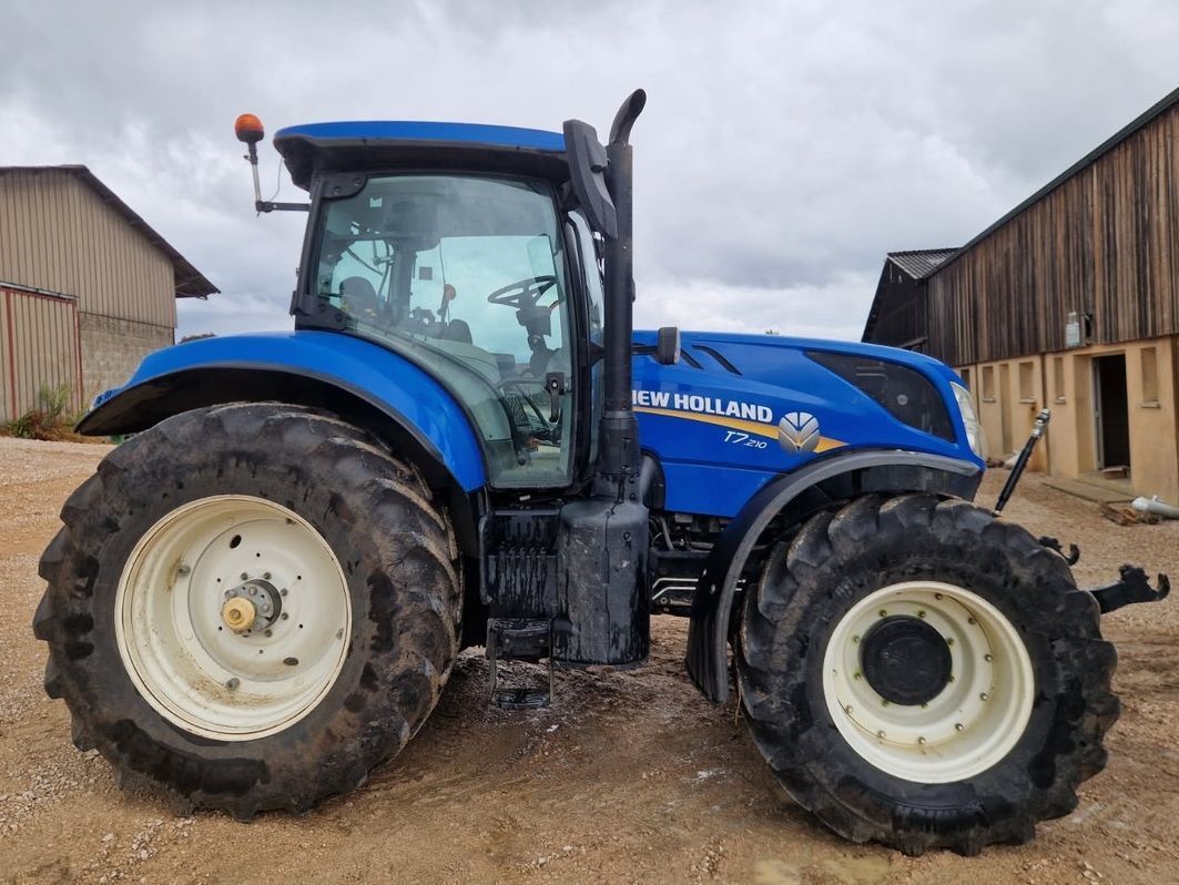 E-FARM: New Holland T7.210 - Tractor - id F6NNMBH - €75,000 - Year of construction: 2019 - Engine hours: 3,300,Engine power (HP): 180,France
