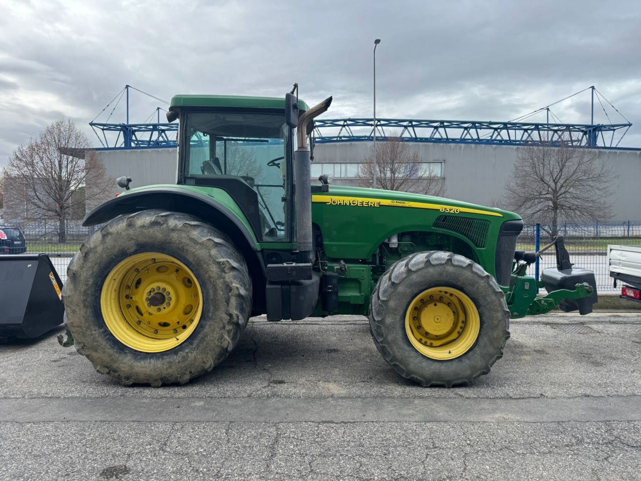 E-FARM: John Deere 8320 - Tractor - id FESCXQ9 - 49.000 € - Año: 2004 - Horas: 10.385,Potencia del motor: 276,Italia