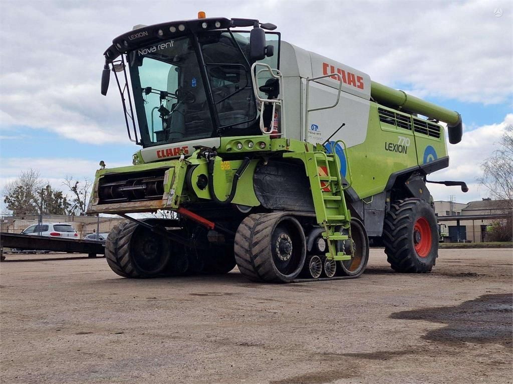 Claas Lexion 770 Terra Trac Combine harvester €110,000