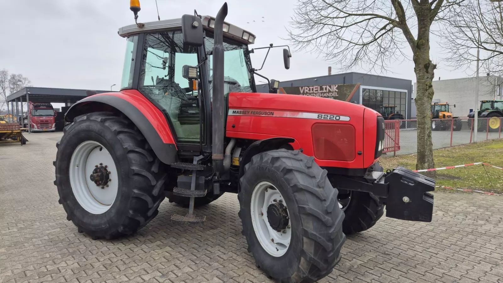 Massey Ferguson 8220 Traktor 22 500 €