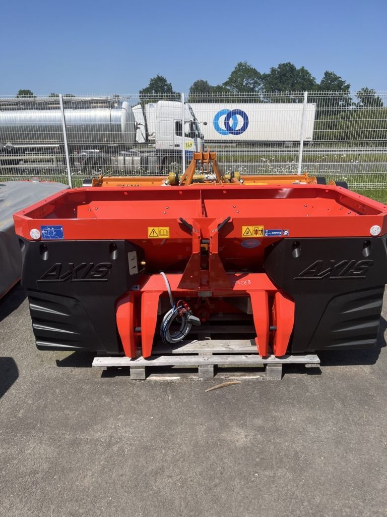Kuhn axis 20.2 m Fertiliser spreader €12,800