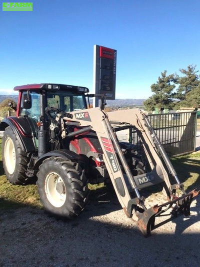 E-FARM: Valtra N103 - Tractor - id GWQFQH6 - €45,900 - Year of construction: 2018 - Engine hours: 4,750,Engine power (HP): 110,France