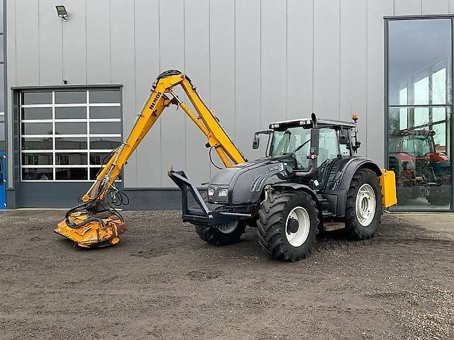 Valtra t182 direct met maaiarm Traktori 45 000 €