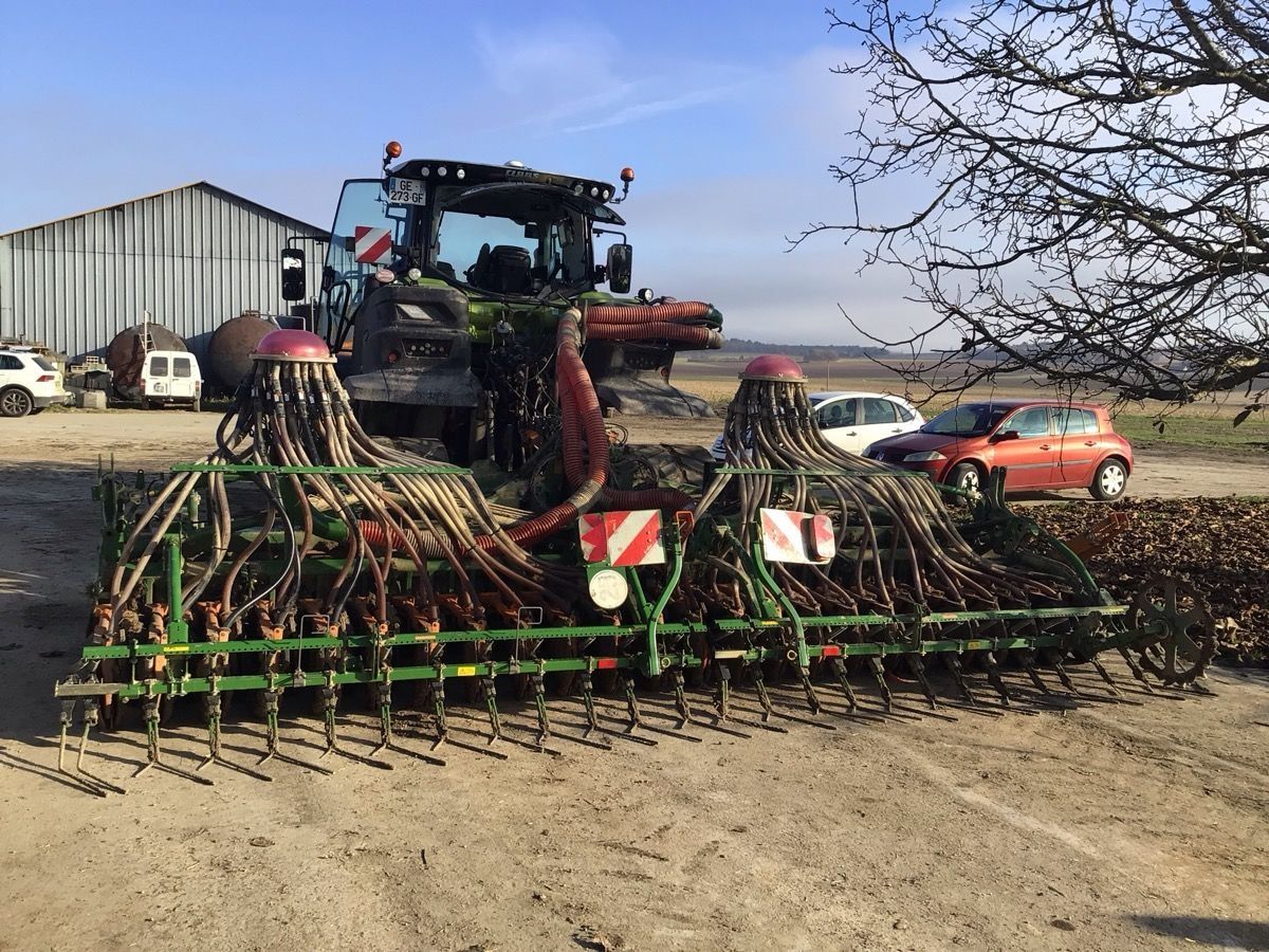 E-FARM: Amazone Ligne de semis ROTEC + Trémie frontale FRS 204 - Vetőgép kombináció - id BEP7MWS - 50 000 EUR - Gyártási év: 2014 - Franciaország