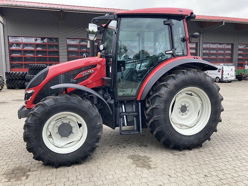 E-FARM: Valtra A85 - Trattore - id EJXMGIV - Anno di costruzione: 2024 - Ore: 15,Potenza del motore: 85,Germania
