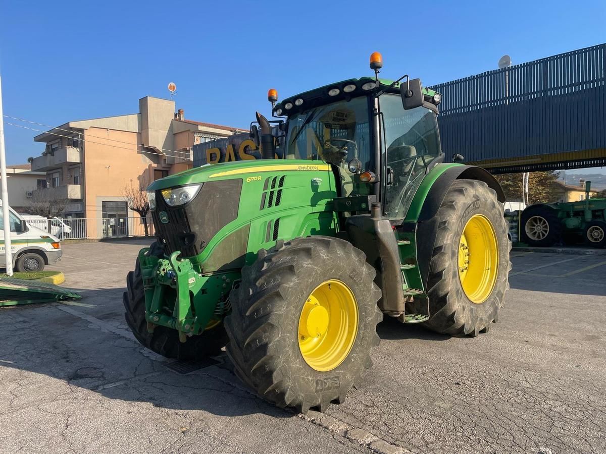 E-FARM: John Deere 6170 R - Traktor - id TQRZXGE - 60.000 € - Produktionsår: 2014 - Motortimer: 11.000,Motoreffekt (HP): 203,Italien