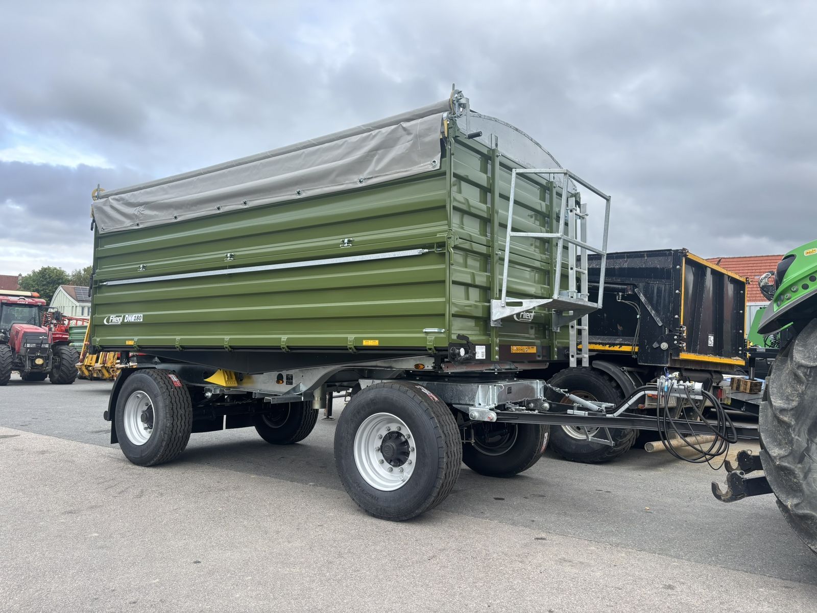 E-FARM: Fliegl dk 180 maxum fox - Dumper - id DQWAE7Q - €24,584 - Year of construction: 2025 - Austria