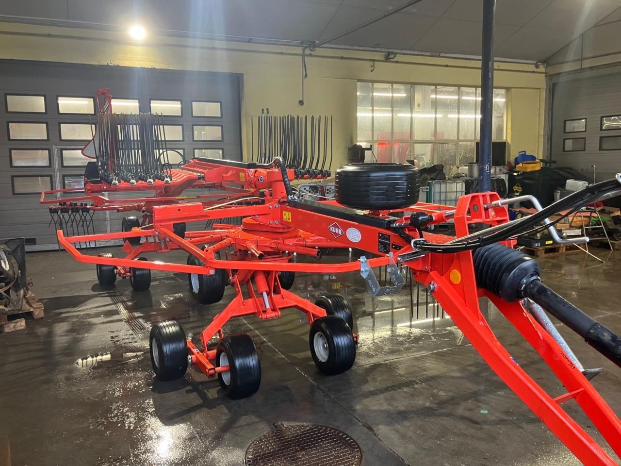 E-FARM: Kuhn GA 6632 - Faneuse - id H8RLY9W - 13 800 € - Année: 2018 - France