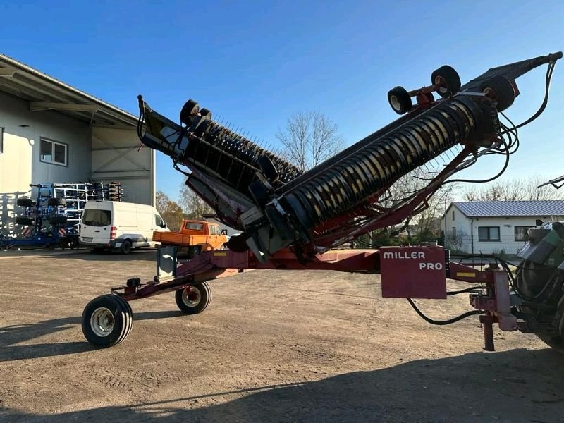 Meiller pro avalanche 1416 merger windrower €8,800