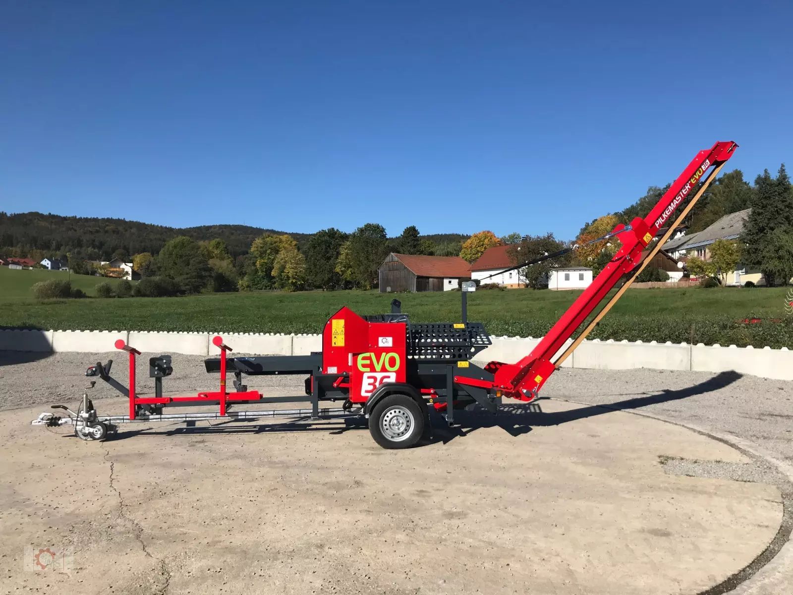 E-FARM: Pilkemaster evo 36 km 10t stammheber fahrwerk - Medienos skaldymo įranga - id VHWSJLK - Gamybos metai: 2024 - Vokietija