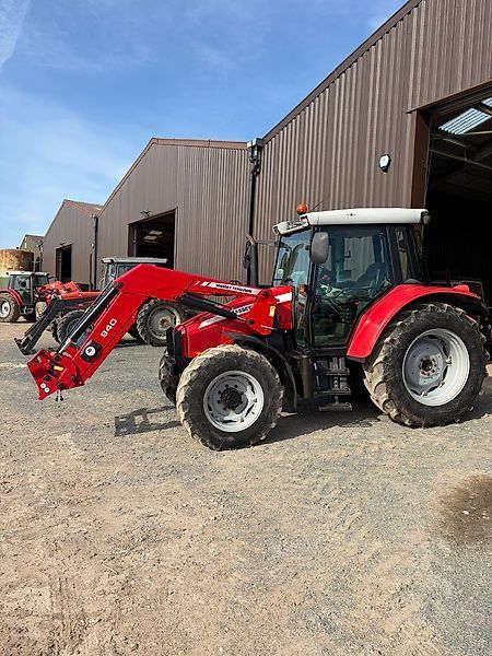Massey Ferguson 5455 Lader Tractor €36,503