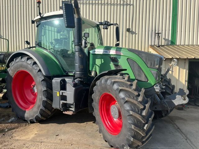 E-FARM: Fendt 716 Vario - Tracteur - id HDBF2S8 - 75 500 € - Année: 2016 - Lecture du nombre d'heure: 6 300,Puissance du moteur (chevaux): 165,France