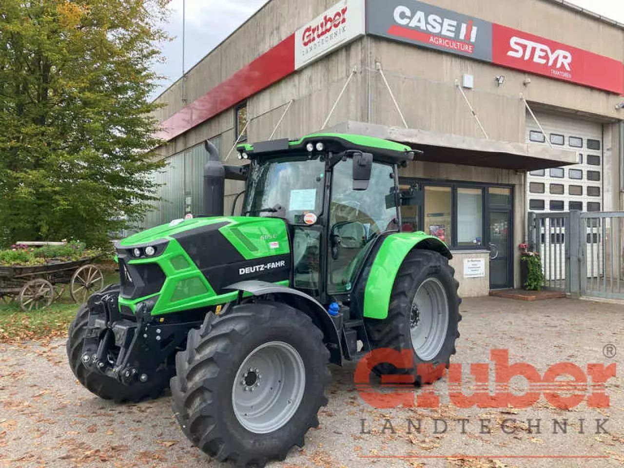 E-FARM: Deutz-Fahr 6115C - Trattore - id NGS1XXD - 62.780 € - Anno di costruzione: 2023 - Ore: 366,Potenza del motore: 120,Germania