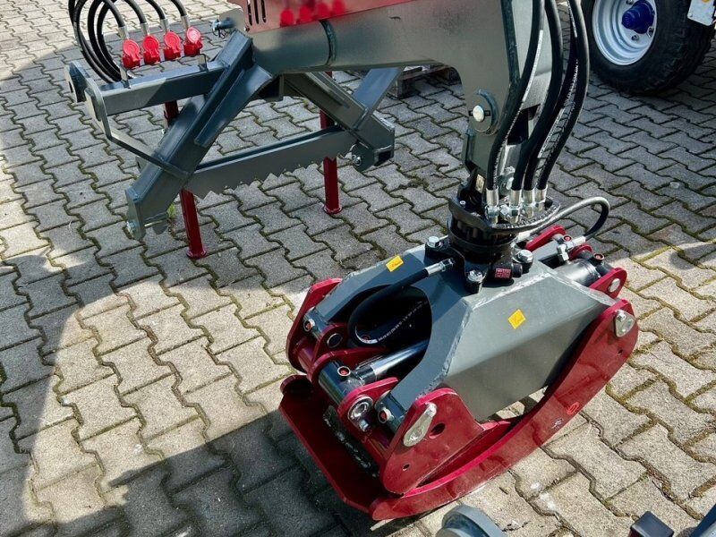 E-FARM: rückezange mit rotator - Anbaugerät - id AUGGFAT - 2.454 € - Baujahr: 2024 - Deutschland