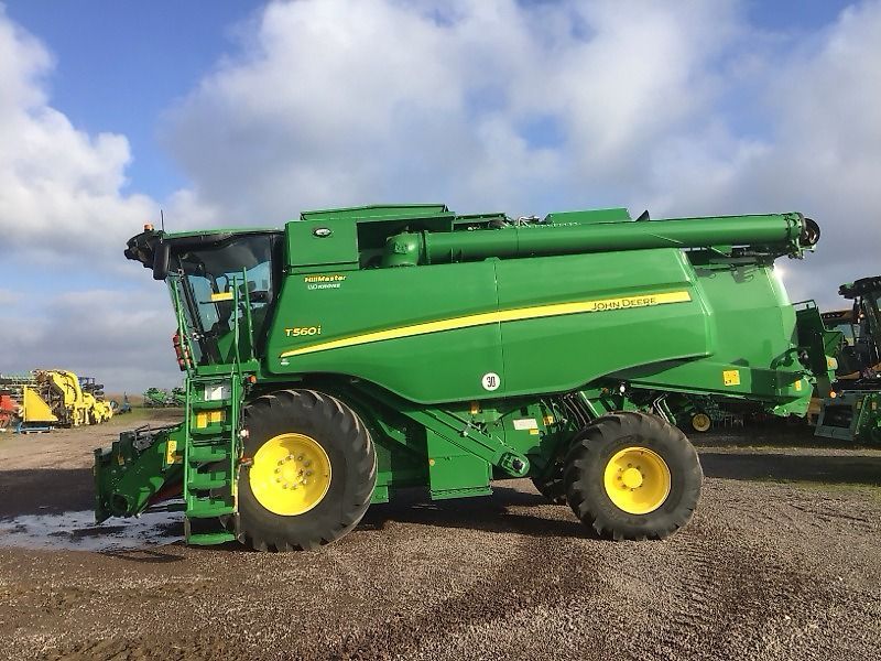 John Deere T 560 HM Combine harvester €222,000