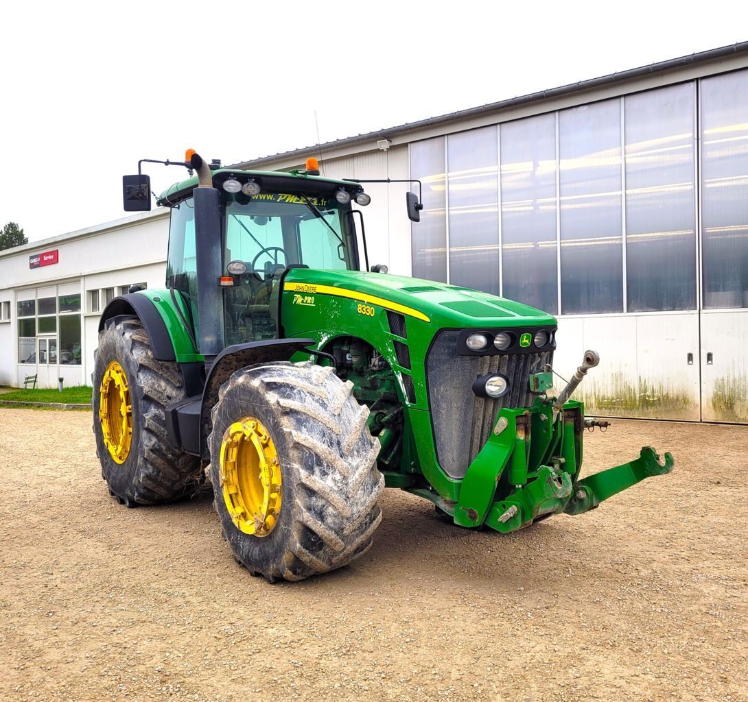 E-FARM: John Deere 8330 - Tractor - id HGKHIQU - €73,000 - Year of construction: 2009 - Engine hours: 8,608,Engine power (HP): 280,France