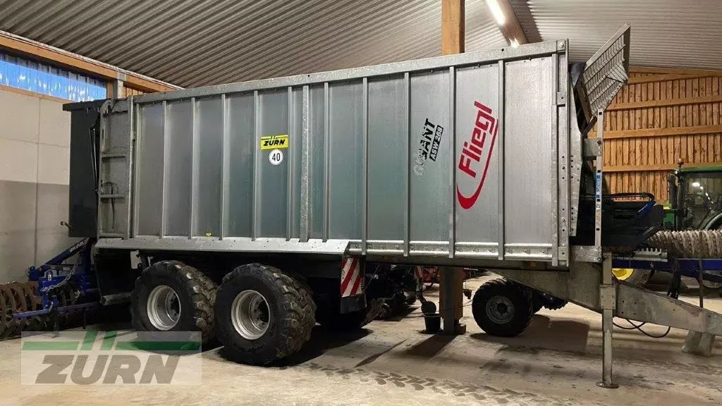 E-FARM: Fliegl gigant asw 268 netto 32000 € - Transporte de forraje - id BYVKMAD - 32.000 € - Año: 2011 - Alemania
