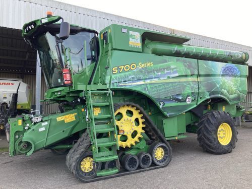 John Deere S780 Combine harvester €215,000