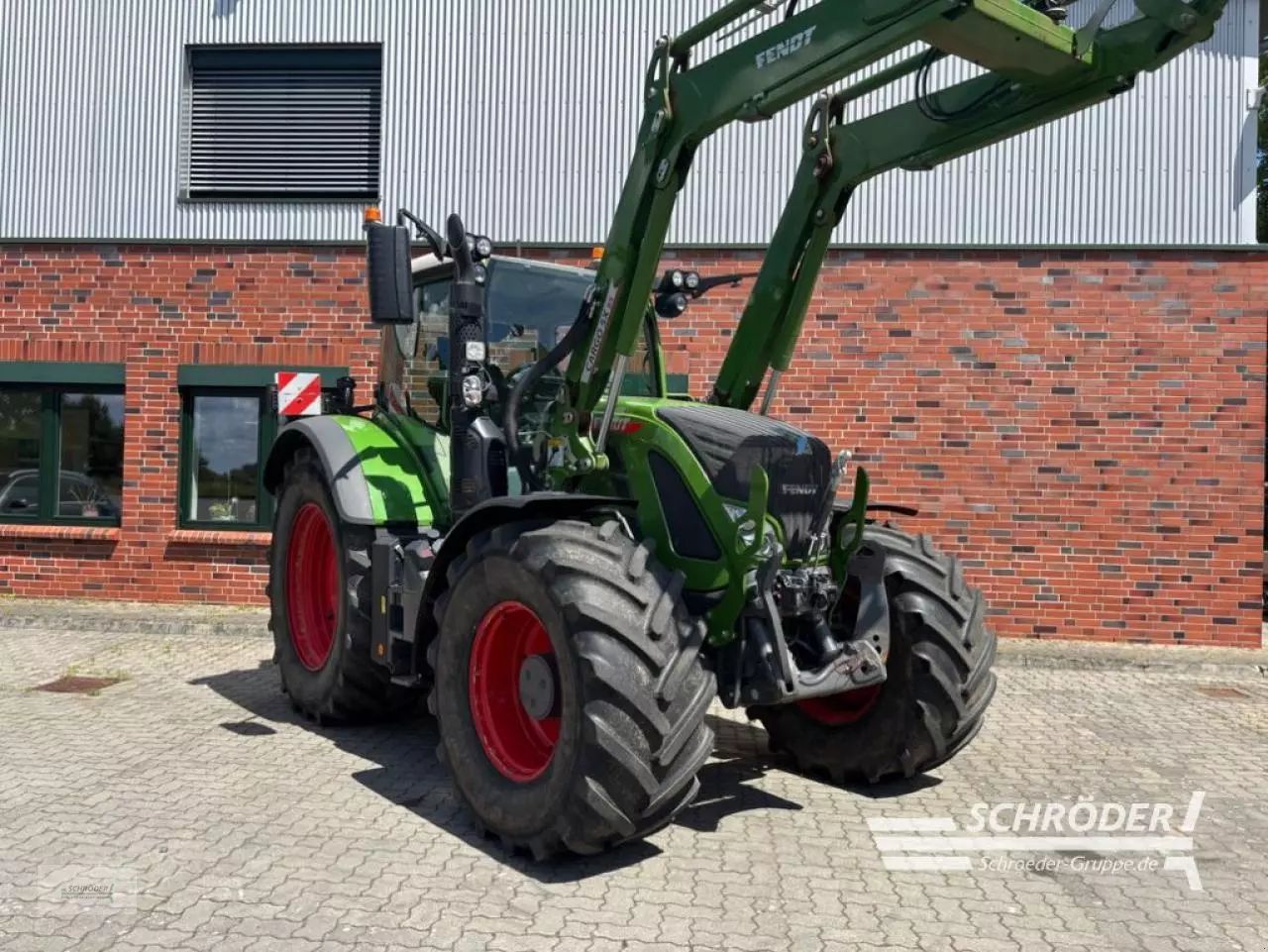 E-FARM: Fendt 724 Vario ProfiPlus - Trattore - id CFWTXS3 - 189.885 € - Anno di costruzione: 2023 - Ore: 1.868,Potenza del motore: 238,Germania