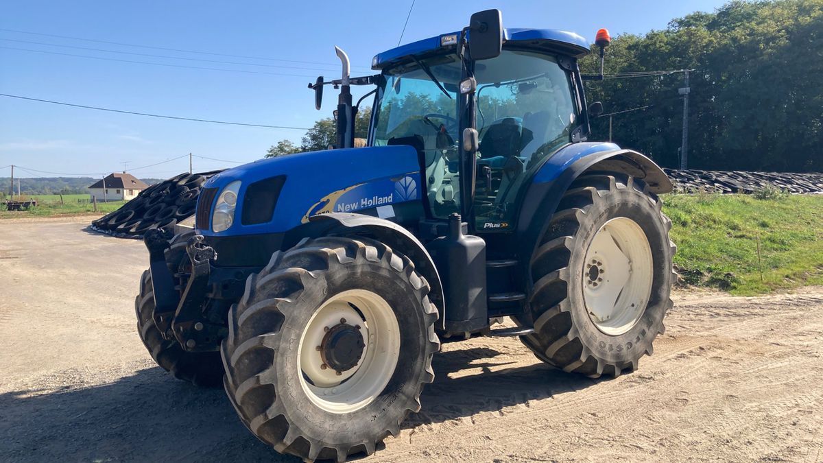 E-FARM: New Holland T6070 - Trattore - id NHDHWWL - 32.000 € - Anno di costruzione: 2008 - Ore: 9.200,Potenza del motore: 140,Francia
