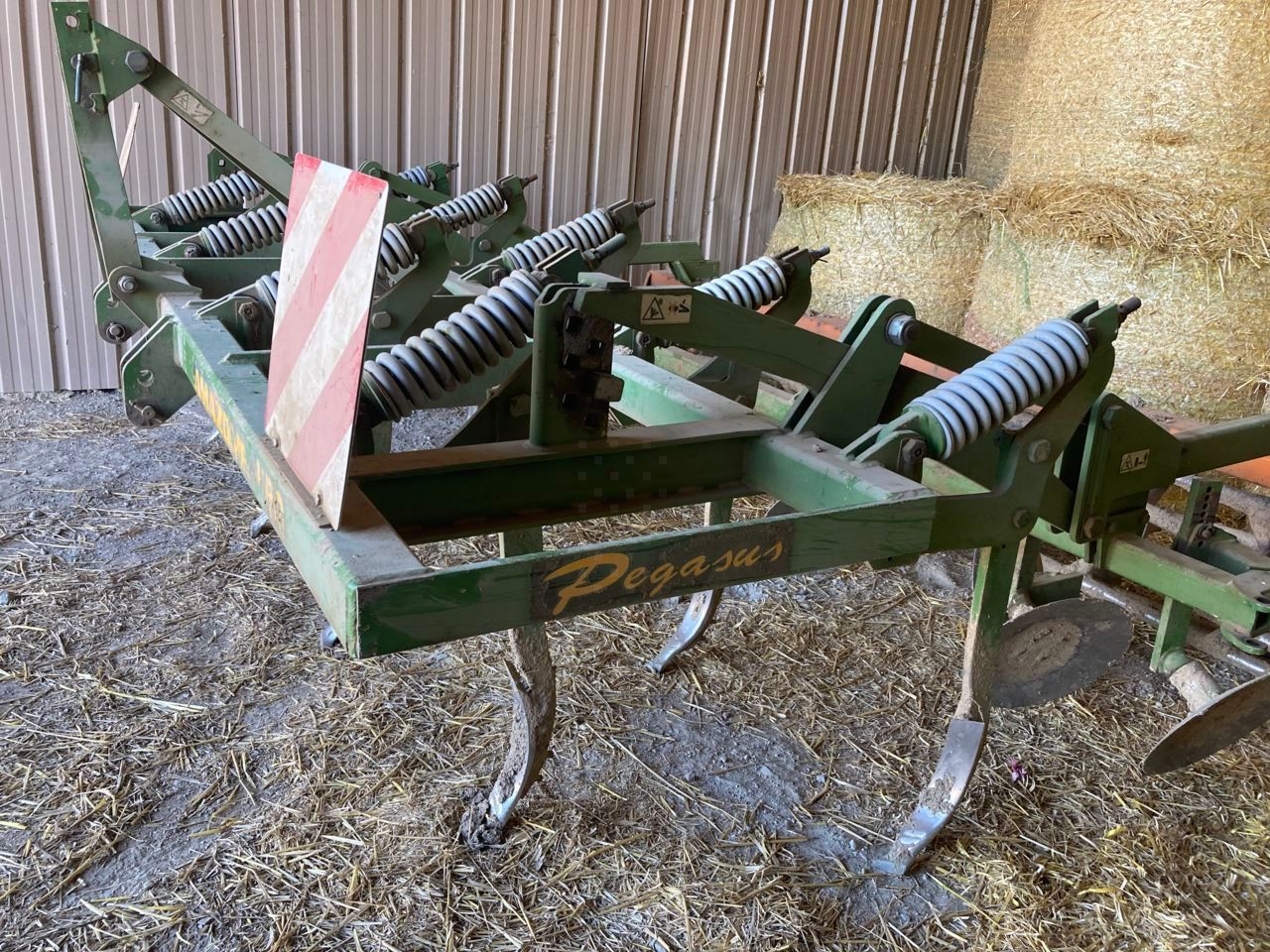 E-FARM: Amazone pegasus - Cultivateur - id YJBWPHG - 3 800 € - Année: 2000 - France