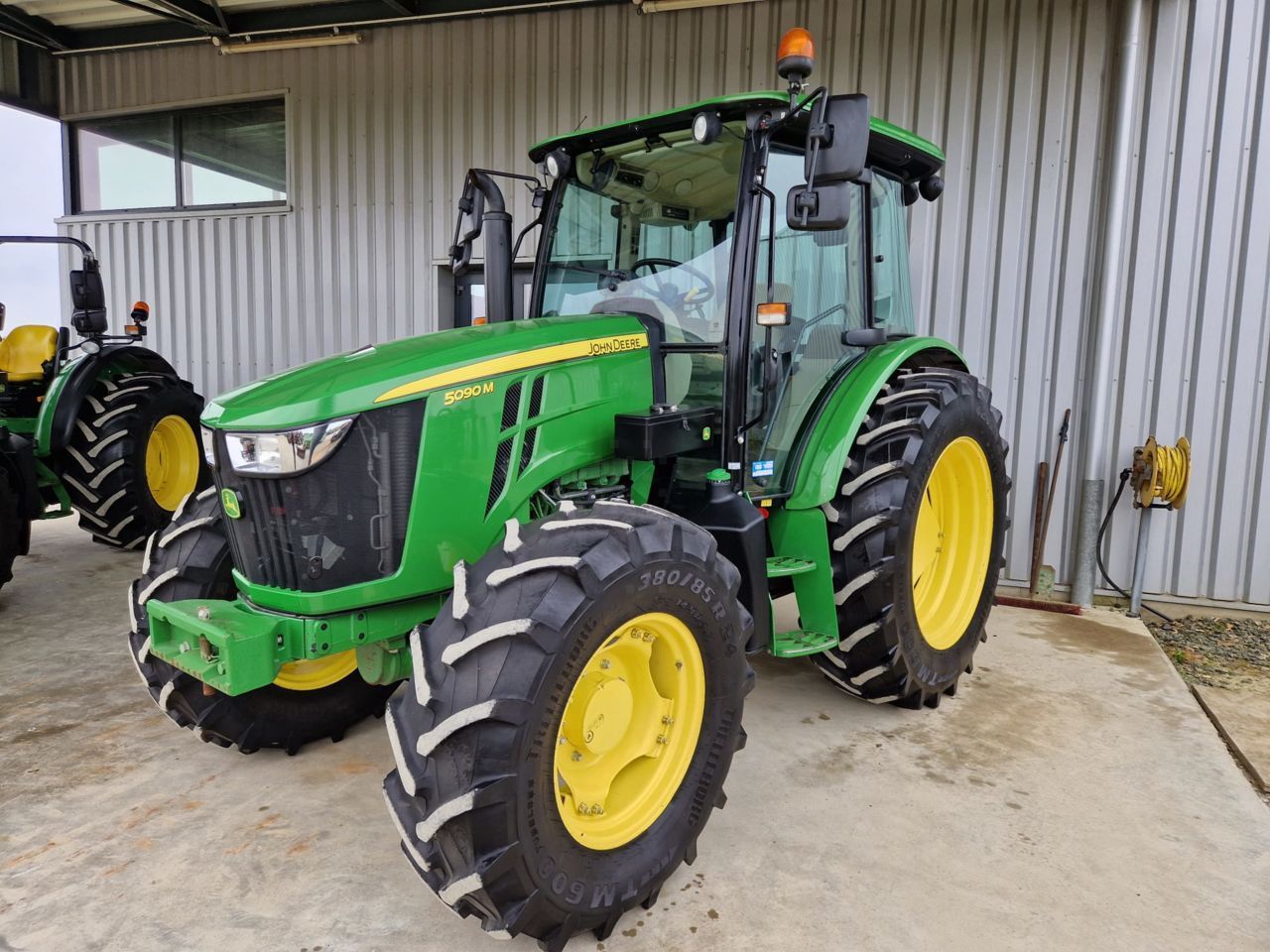 John Deere 5090 M Tractor €49,500
