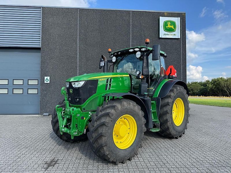 E-FARM: John Deere 6250 R - Traktor - id ZGJZFRR - 160.114 € - Baujahr: 2021 - Abgelesene Motorstunden: 3.431,Motorleistung (PS): 239,Dänemark