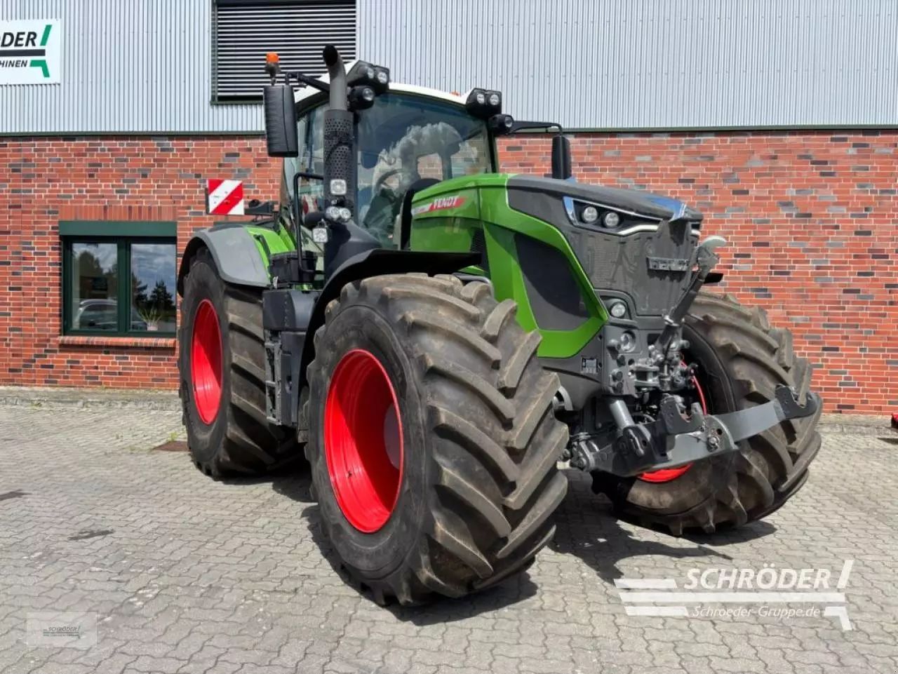 E-FARM: Fendt 933 Vario ProfiPlus - Traktor - id DN4FNGJ - 246.885 € - Baujahr: 2022 - Abgelesene Motorstunden: 2.386,Motorleistung (PS): 333,Deutschland