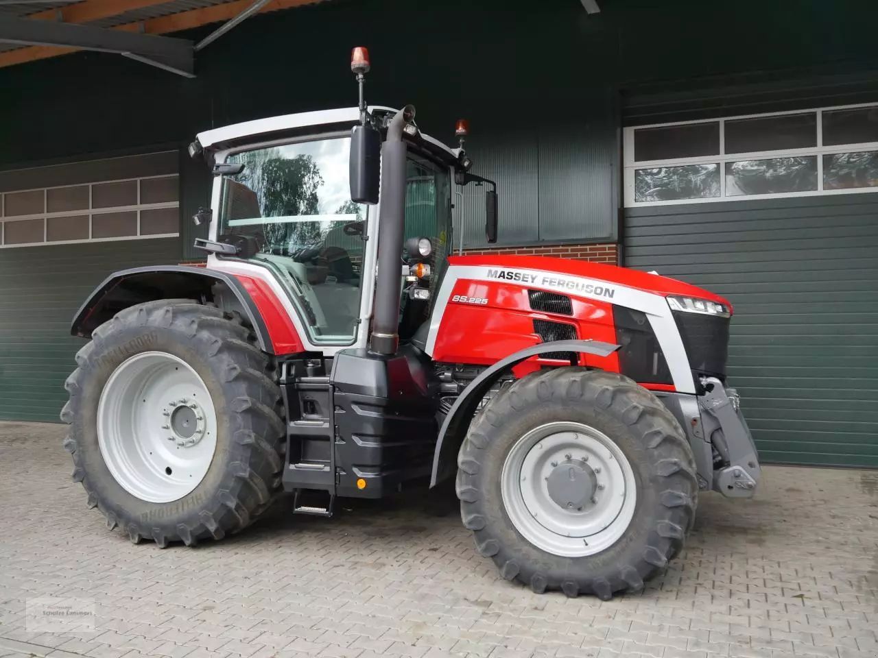 Massey Ferguson 8S.225 Tractor €98,500