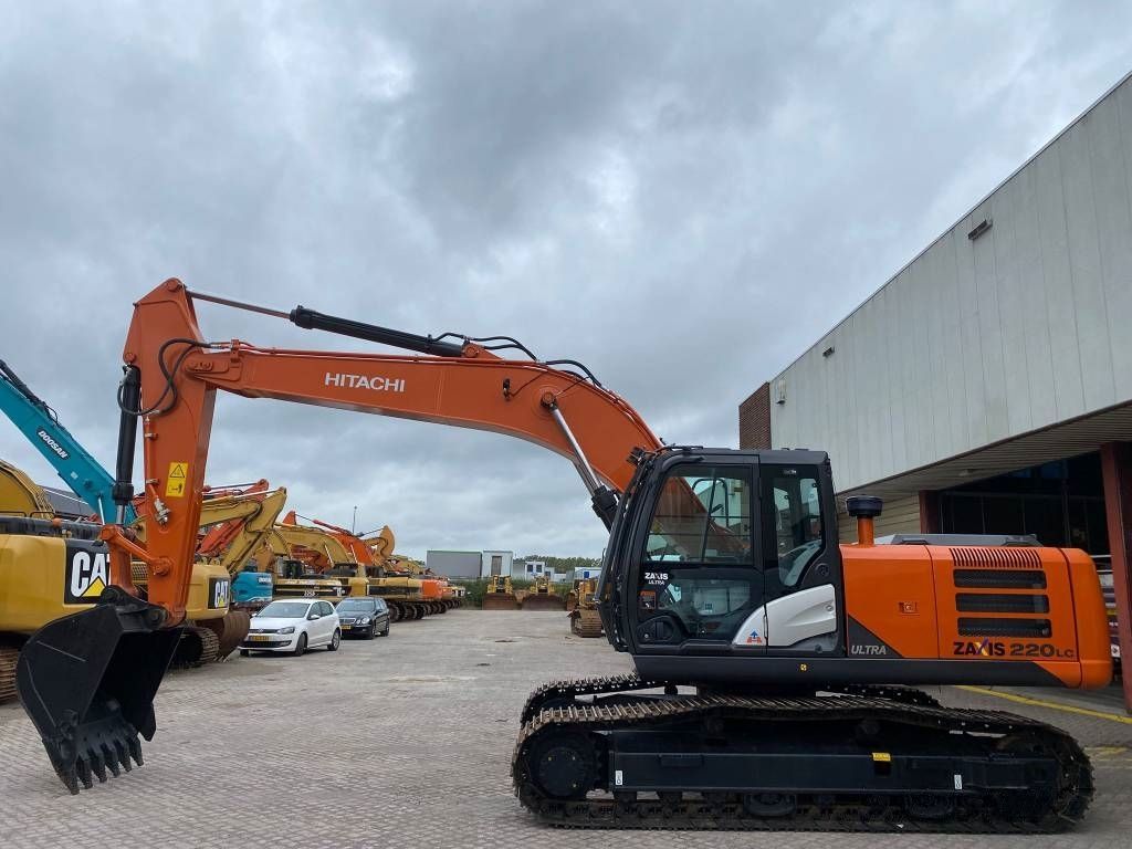 E-FARM: Hitachi zx 220lc-5g - Crawler excavator - id ZCHTUQB