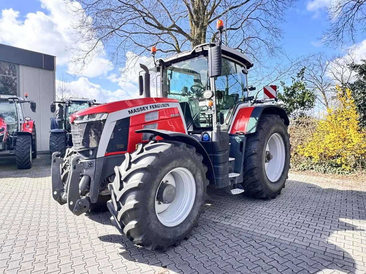 Massey Ferguson 8S.265 Traktor