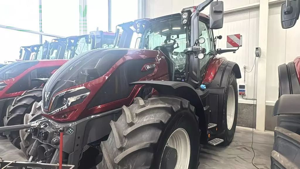 Valtra Q265 Трактор 199 500 €