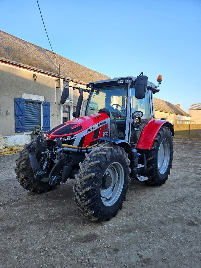Massey Ferguson 5S.145 Efficient Traktor 75.000 €