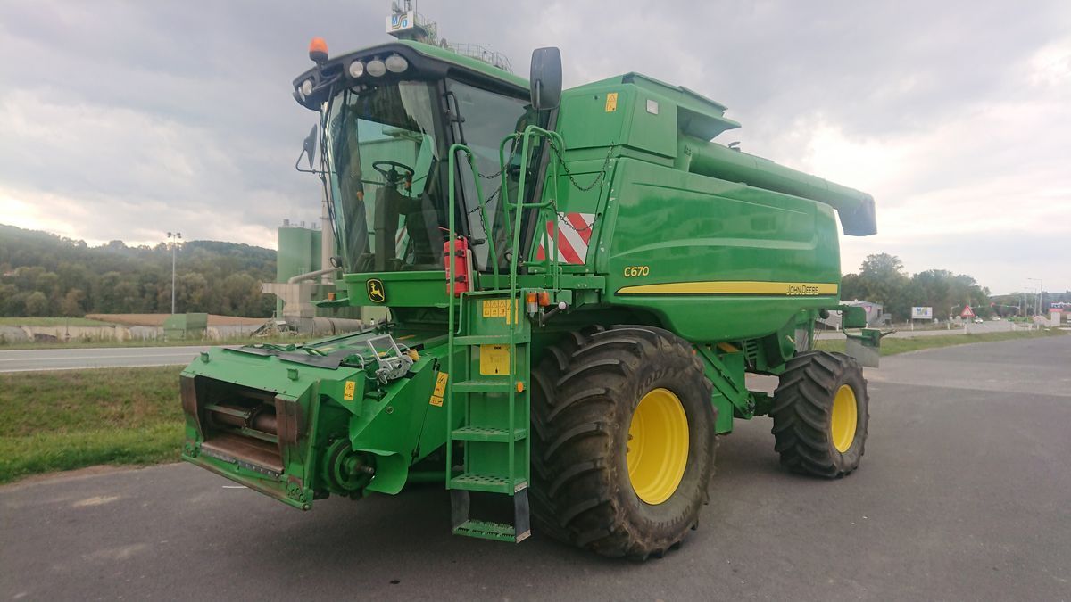 E-FARM: John Deere C 670 - Moissoneuse-batteuse - id HCKDDSB - 117 000 € - Année: 2008 - Lecture du nombre d'heure: 2 817,Puissance du moteur (chevaux): 432,Autriche