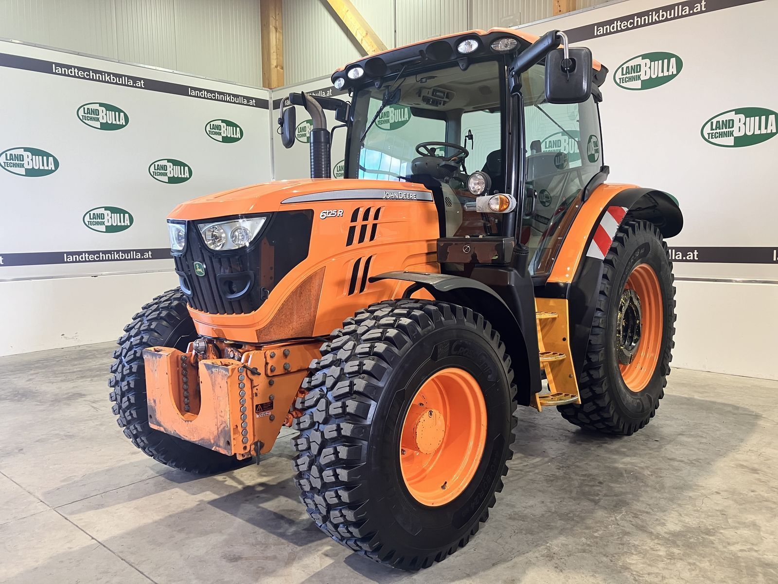 E-FARM: John Deere 6125 R - Tractor - id MJRUK9L - 55.417 € - Año: 2012 - Horas: 8150,Potencia del motor: 125,Austria
