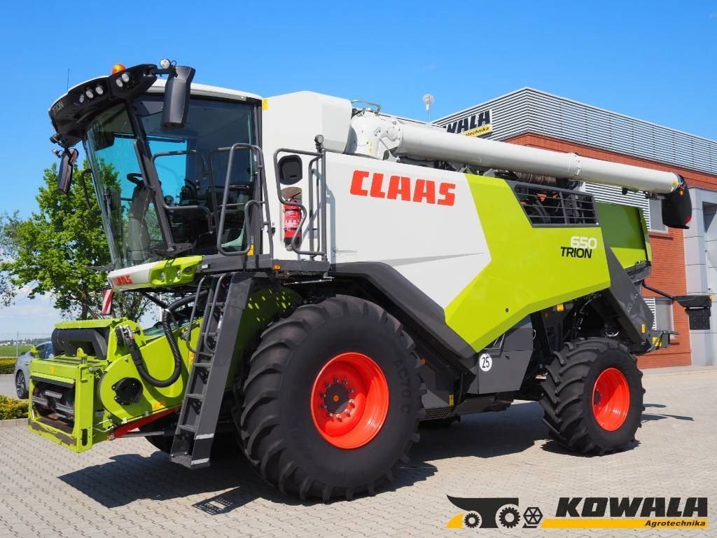 Claas Trion 650 Combine harvester €215,000