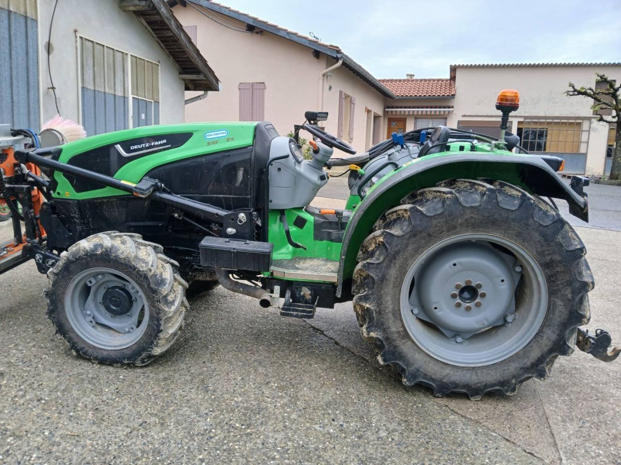 E-FARM: Deutz-Fahr 5100DS - Traktor - id YSDGVPL - 44.000 € - Baujahr: 2021 - Abgelesene Motorstunden: 732,Motorleistung (PS): 100,Frankreich