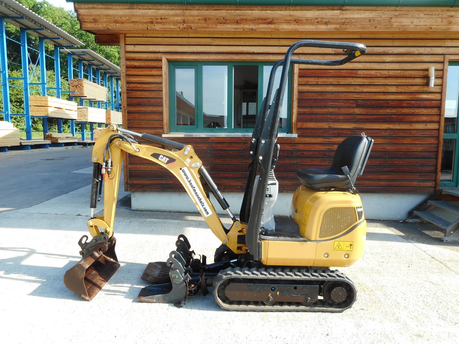 E-FARM: Caterpillar 300.9d ( 1.087kg ) sw + 3 löffel - Koparka - id DTBF8VW - 10 900 € - Rok produkcji: 2017 - Moc silnika: 14,Austria